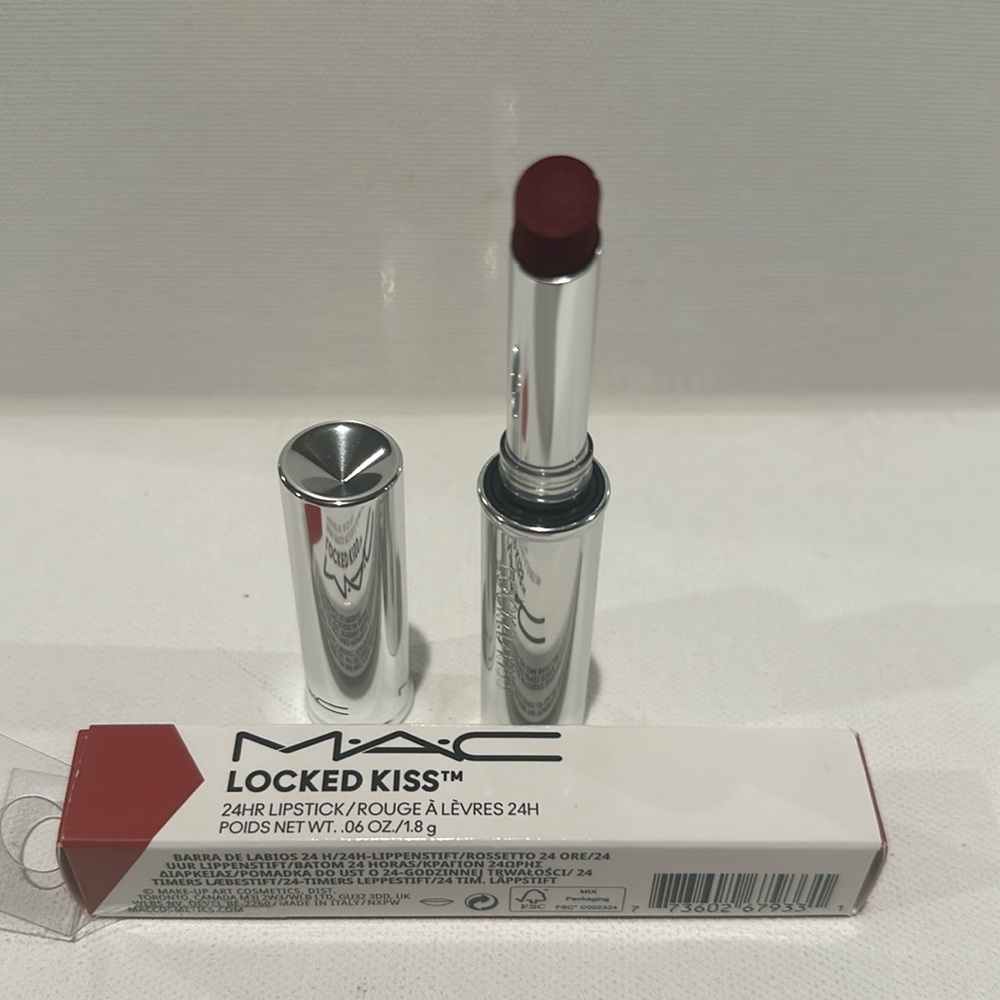 MAC LOCKED KISS VICIOUS (95) 24 HR LIPSTICK. FULL SIZE
